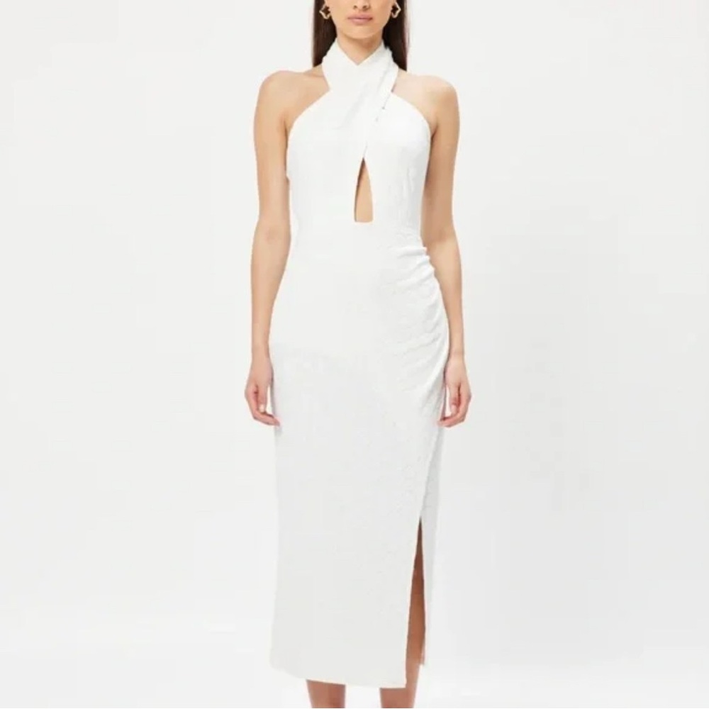 ELLIATT Kalinago Dress in White. Size Small.
Halter Midi, texture detail